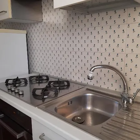 Sirolo, Via Buenos Aires, Quadrilocale Con 2 Bagni, Giardino