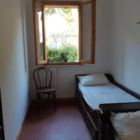 Sirolo, Via Buenos Aires, Quadrilocale Con 2 Bagni, Giardino