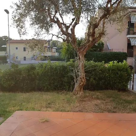 Sirolo, Via Buenos Aires, Quadrilocale Con 2 Bagni, Giardino * Sirolo