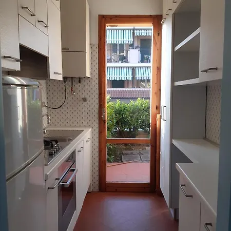 Sirolo, Via Buenos Aires, Quadrilocale Con 2 Bagni, Giardino